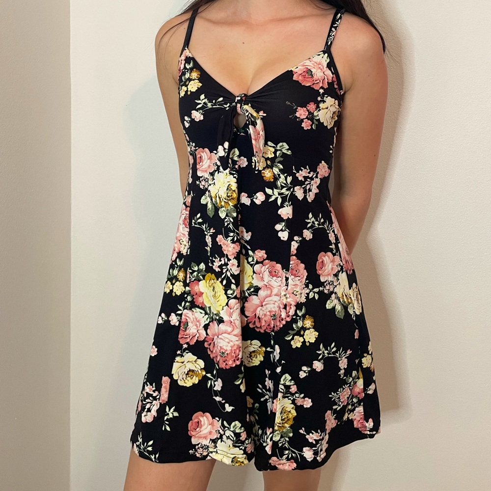 Streetwear Society Black Dress with Floral Print, S